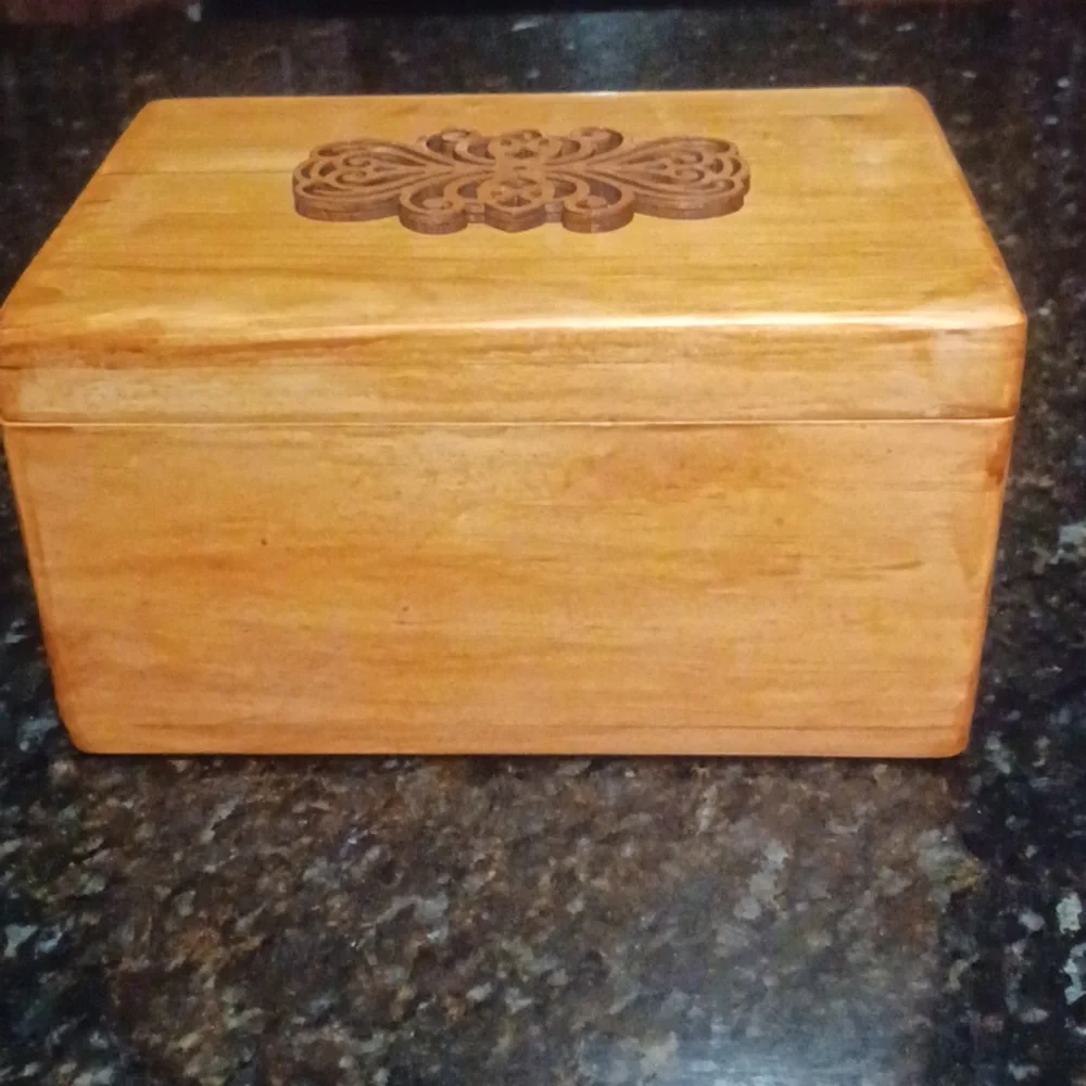 Homemade wooden trinket box - Picture 2 of 7